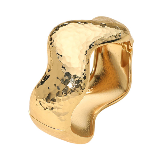 WAVY BANGLE