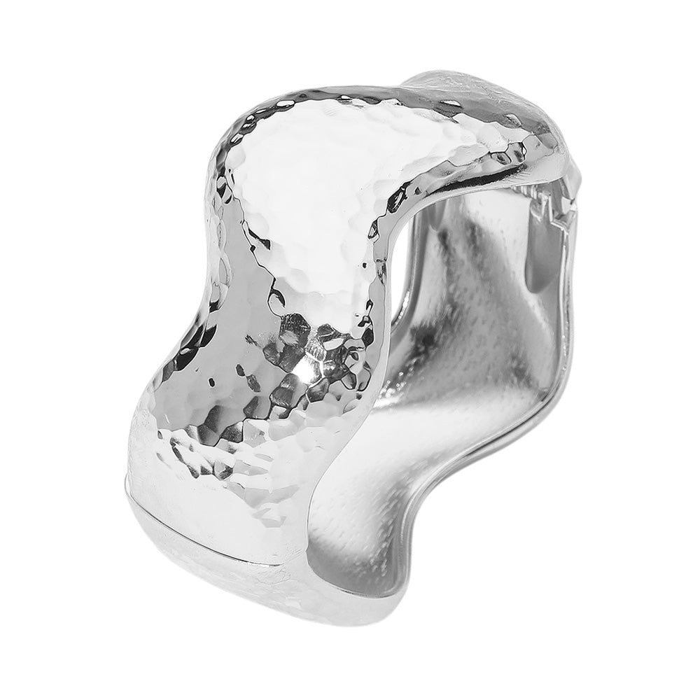 WAVY BANGLE